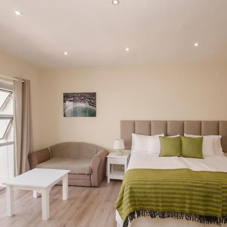 Small Bay Guest House Bloubergstrand Eksteriør bilde