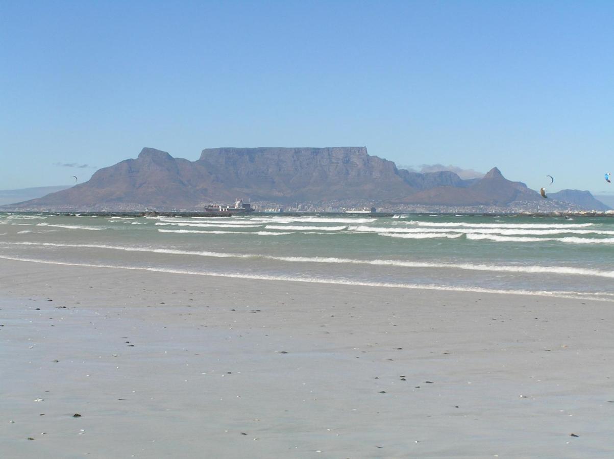 Small Bay Guest House Bloubergstrand Eksteriør bilde