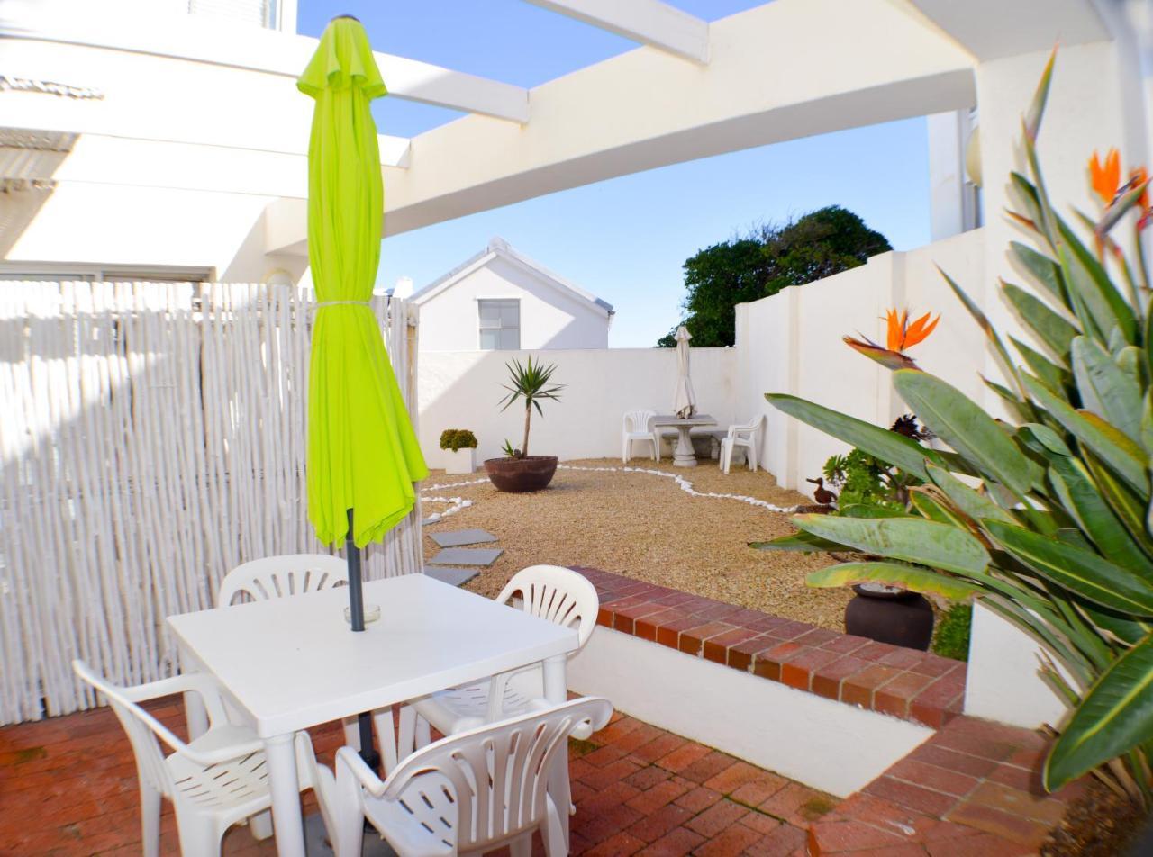 Small Bay Guest House Bloubergstrand Eksteriør bilde